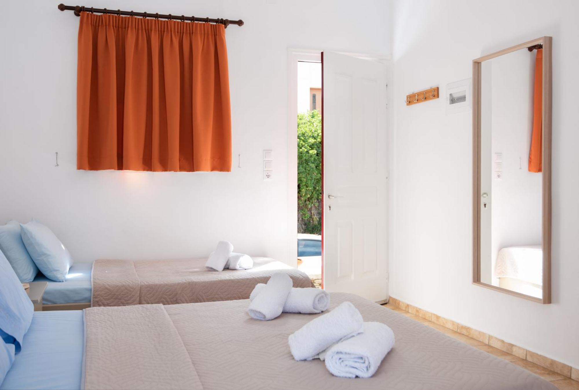Simeon Rooms & Apartments Kamares  Exterior photo